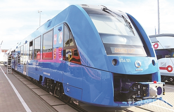 알스톰이 제작해 독일에 운행되는 수소 열차 ‘코라디아 이린트(Alstom-Coradia-iLint-1)’