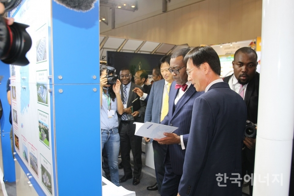 한국남부발전이 22일부터 25일까지 4일간 부산 벡스코에서 열린 ‘2018 아프리카개발은행(AfDB) 연차총회에 참가해 기업전시관을 운영했다.