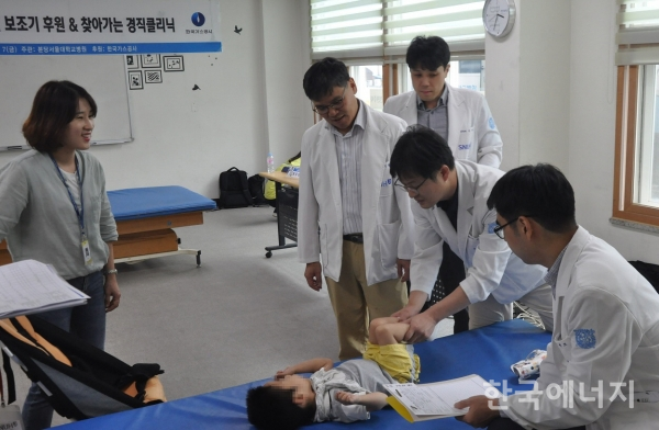 한국가스공사(사장 정승일)가 분당서울대병원과 '찾아가는 온누리 R-BANK, 재활보조기구 지원 및 경직클리닉 무료진료'를 실시했다.