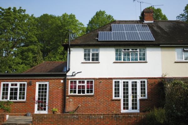 영국 런던 주택에 설치된 한화큐셀 태양광 모듈