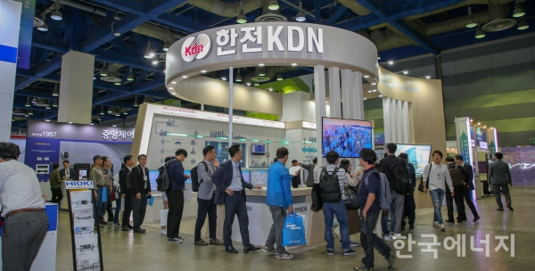 한전KDN은 16일부터 18일까지 서울 코엑스에서 열리는 ‘2019 코리아 스마트그리드엑스포’에 참가했다고 밝혔다.