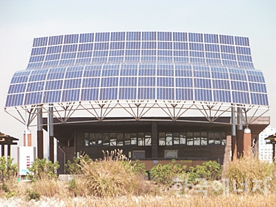 소래습지생태공원전시관에 설치된 쏠라리버의 태양광 발전 시설