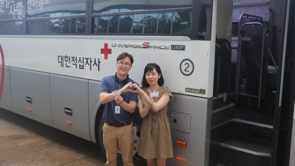 26일 2019년 하반기 ‘사랑의 헌혈’에 참여한 서울에너지공사 직원들이 기념사진을 찍고 있다. [사진=서울에너지공사 제공]