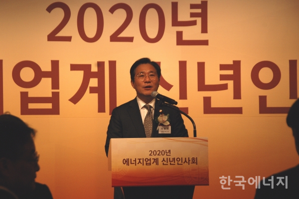21일 서울 웨스틴 조선호텔에서 열린 '2020년 에너지업계 신년인사회'에 참석한 성윤모 산자부 장관이 축사를 전하고 있다.