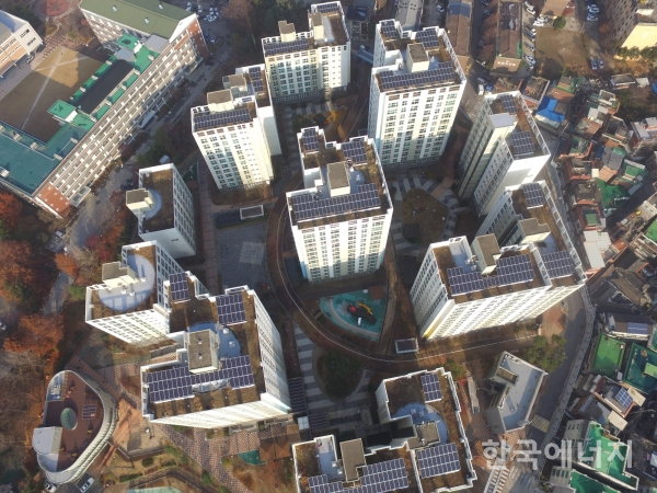 태양광 대여사업으로 한화큐셀 큐피크 모듈을 설치된 서울 중랑구 망우동 소재 중랑숲리가 아파트